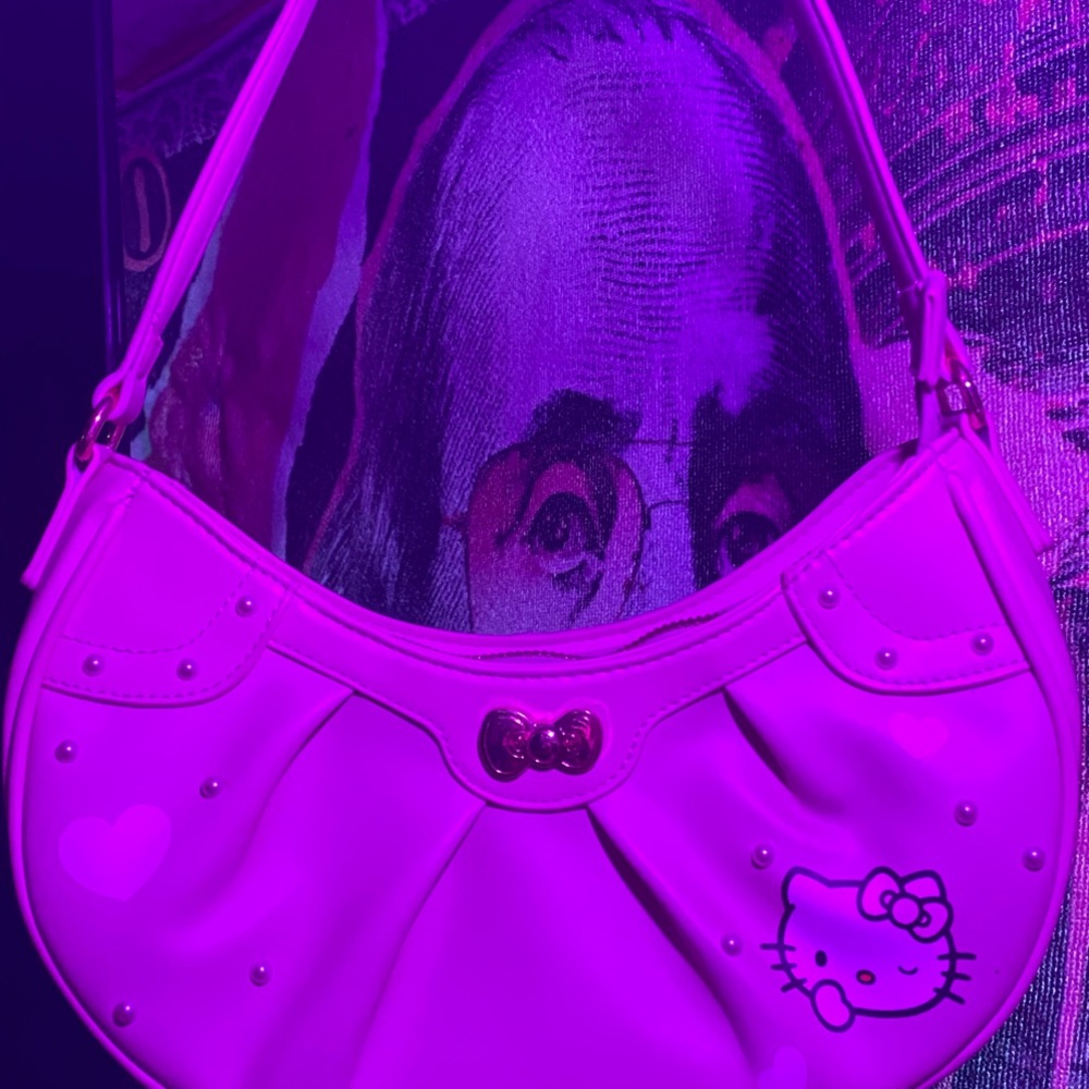 Hello Kitty Pink and Gold Shoulder Bag with Chic Elegance